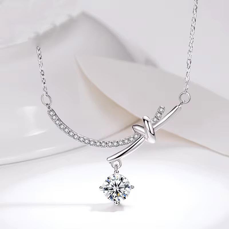Fine Jewelry 925 Sterling Silver 1CT D Color Moissanite Necklace with Cute Bowknot Pendant